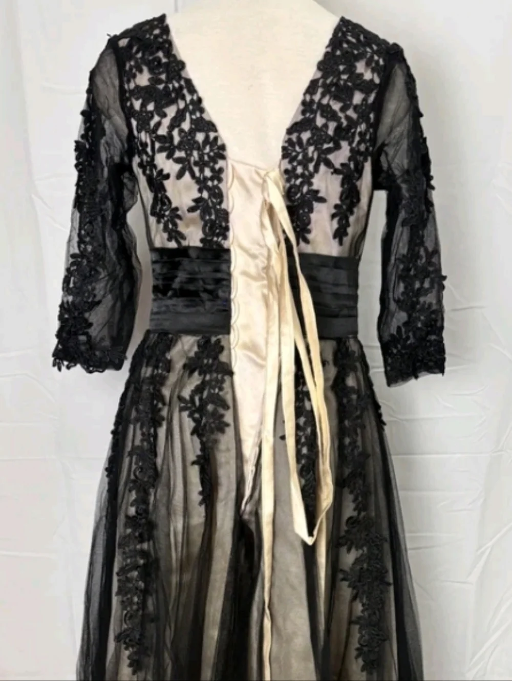 Elegant Black Lace Overlay Midi Dress - Taupe Underlay - Picture 7 of 8
